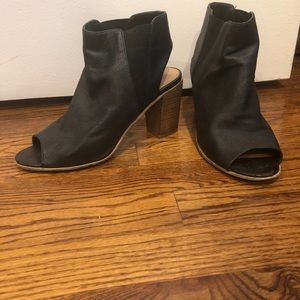 Steve Madden leather peep toe bootie heel